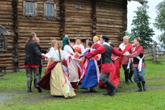 Заонежская свадьба у дома Яковлева